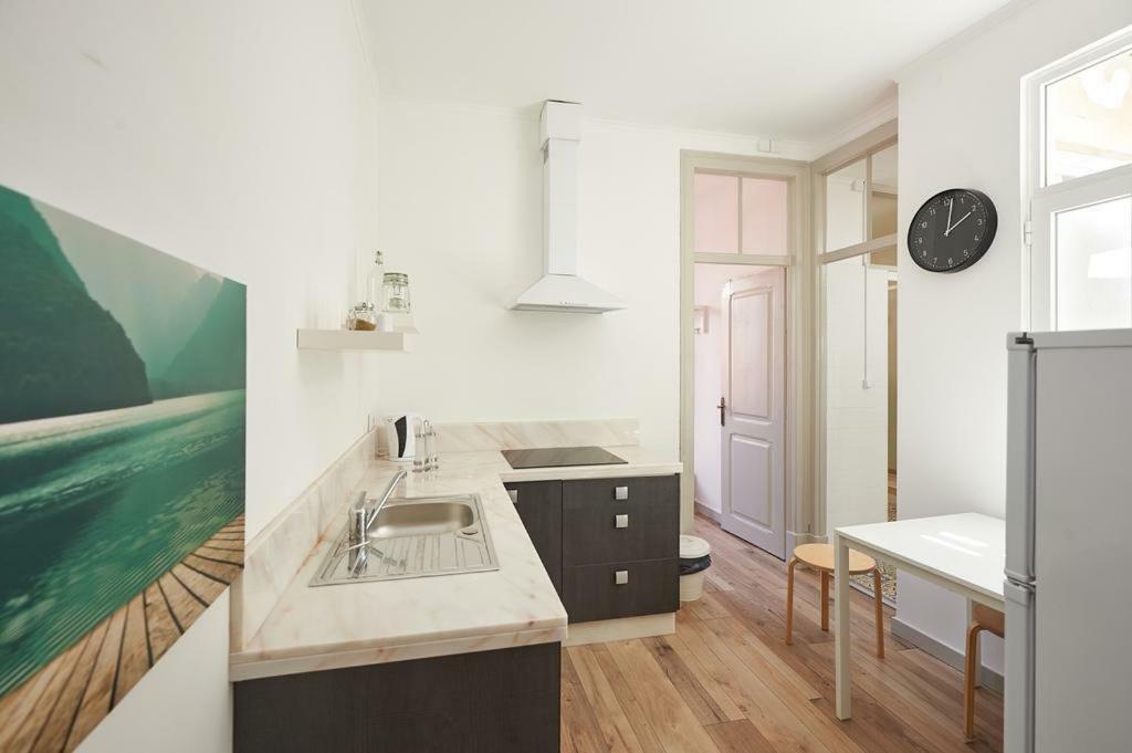 Love Inn Bairro Alto Lisbon Luaran gambar